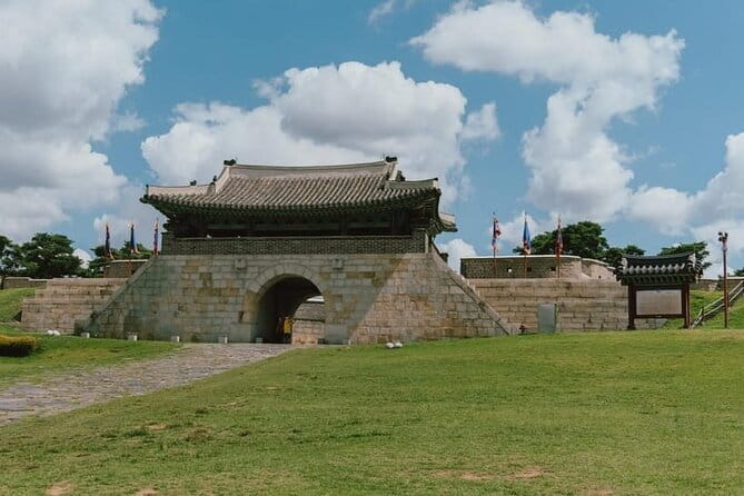 Suwon Hwaseong+Gwangmyeong Cave+Starfield Library from Seoul - Hwaseong Haenggung Palace Performances Inside the UNESCO Zone