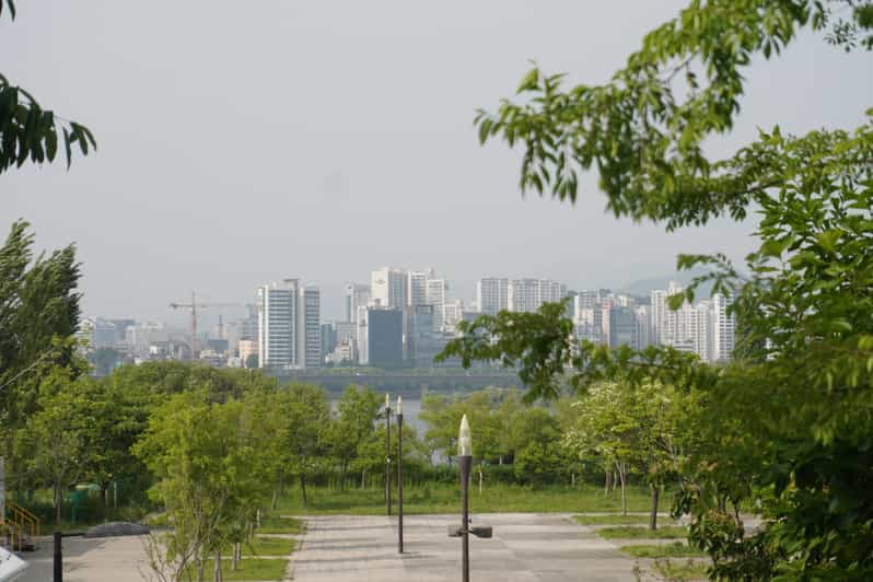 Unique Native Experience : Han River Picnic, Board game, BBQ - Value check: is $89 a good deal?