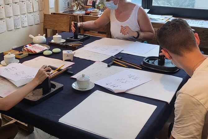 Write a Meaningful Korean Calligraphy Scroll in Insadong - How to fit it into an Insadong day